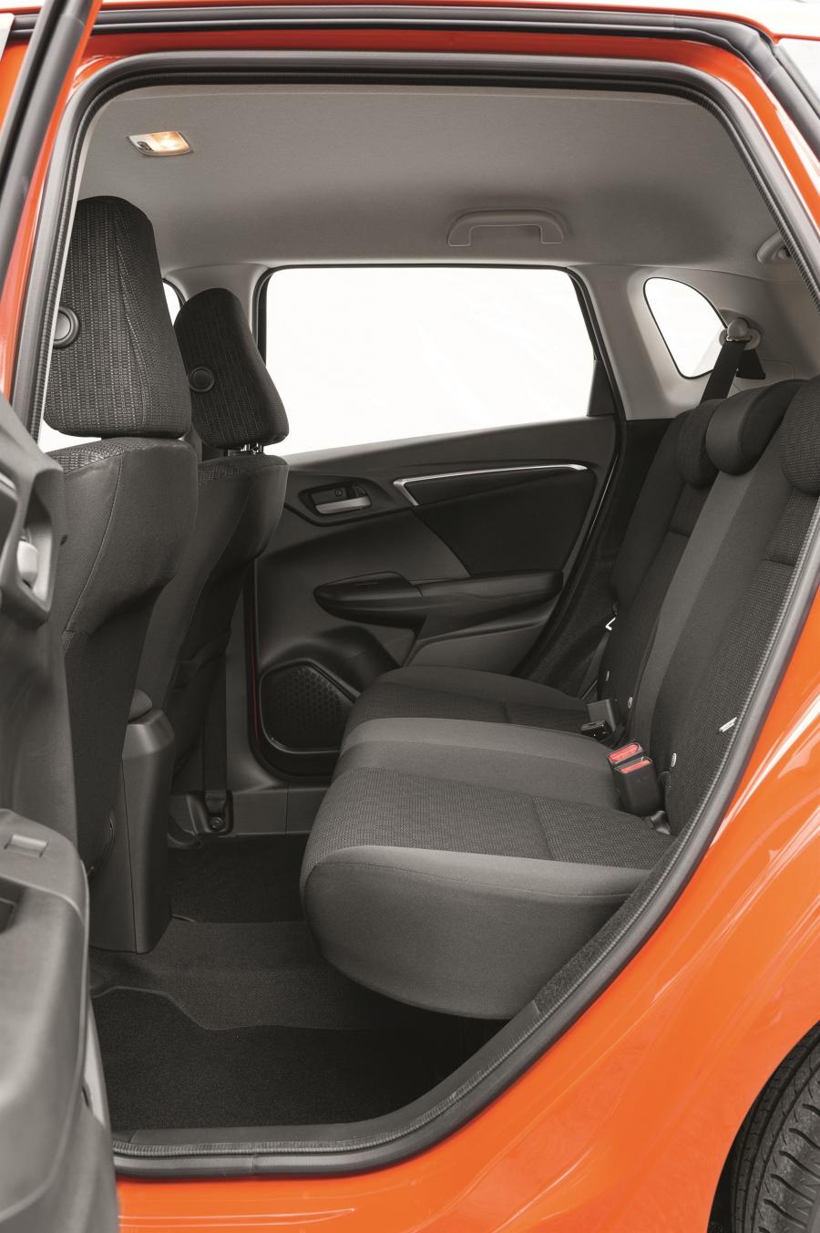  Honda Jazz 2015 года  (фото 19 из 34)